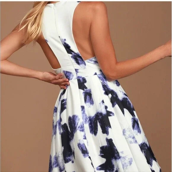 LULU"S Seeing Chic Blue and Ivory Print Skater Dress Womens  S NWT Style 338362 - Picture 2 of 16
